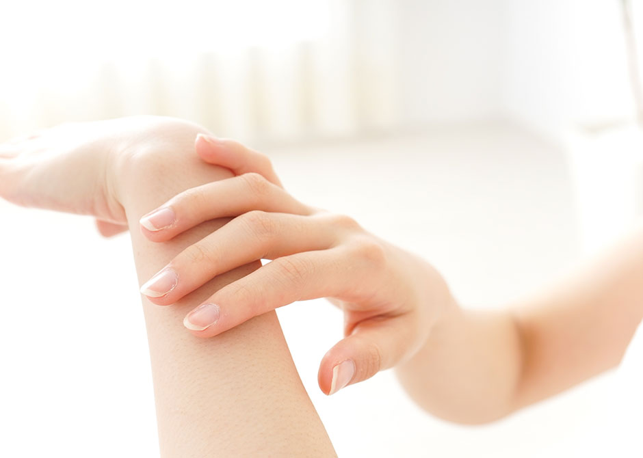 冬になると肌がカサカサ…それ、皮脂欠乏性湿疹かもしれません